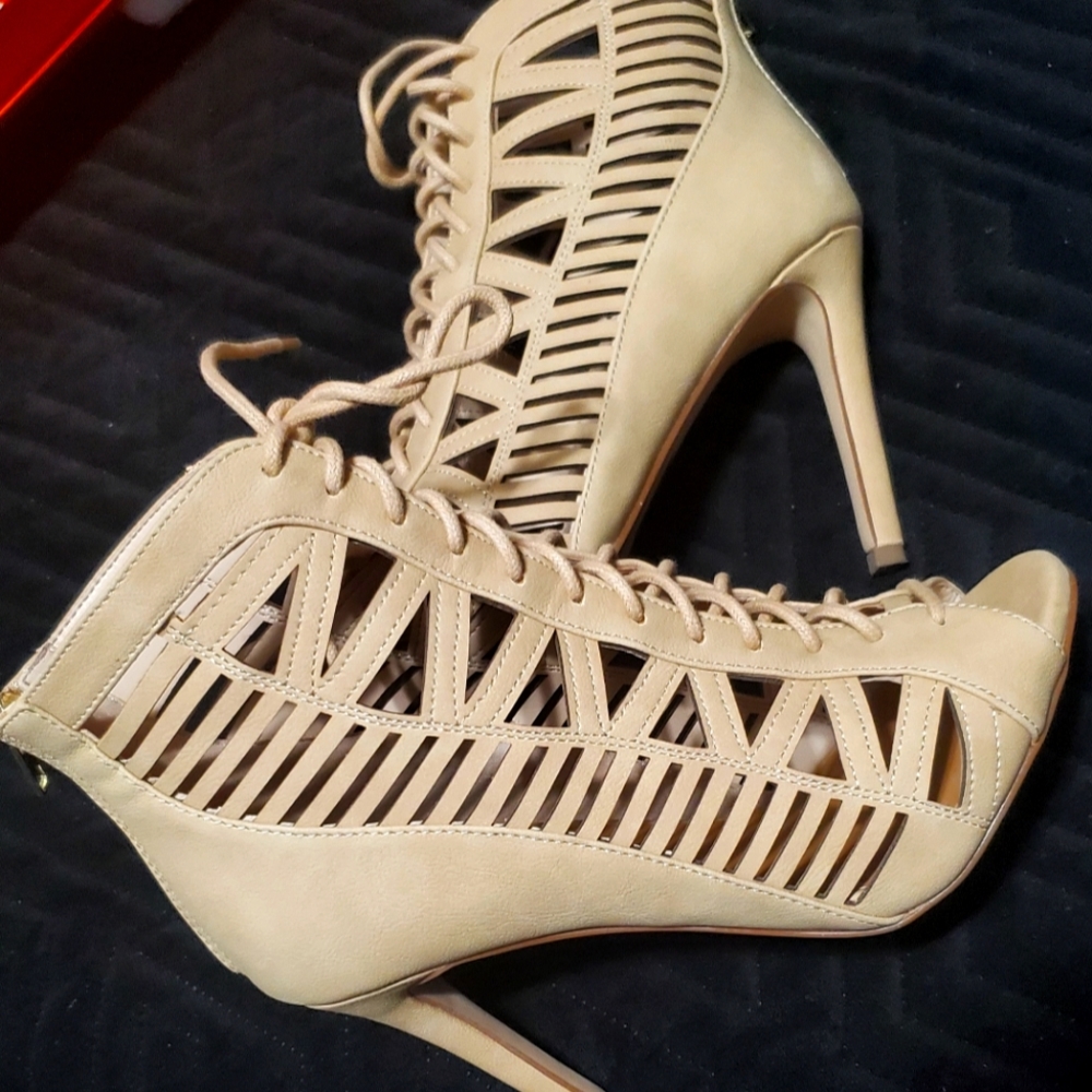 Paprika Tan Geometric Cut Heels